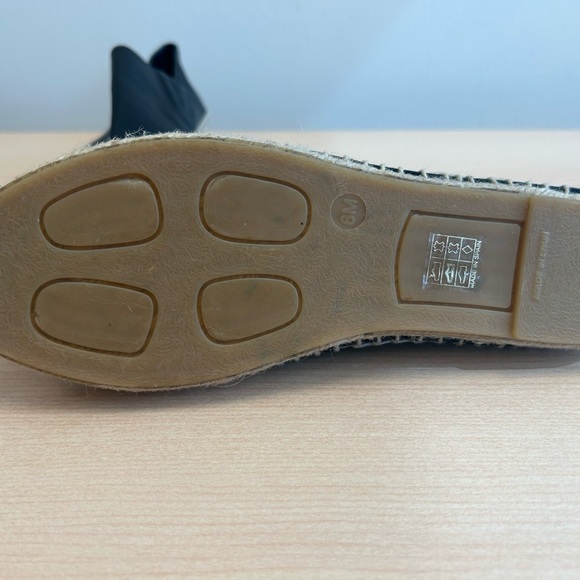 Vince size 6 NWT (no box bottom stickers still affixed)Black leather Espadrilles - Picture 8 of 15